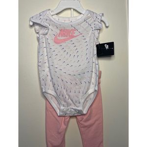 Nike light pink swoosh logo 2pc outfit size 12 mths NWT